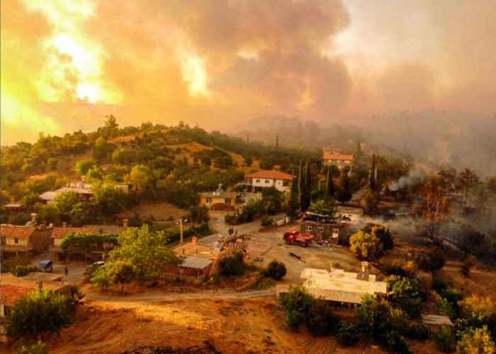 Una fuerte ola de calor y severos incendios golpea el Sur de Europa