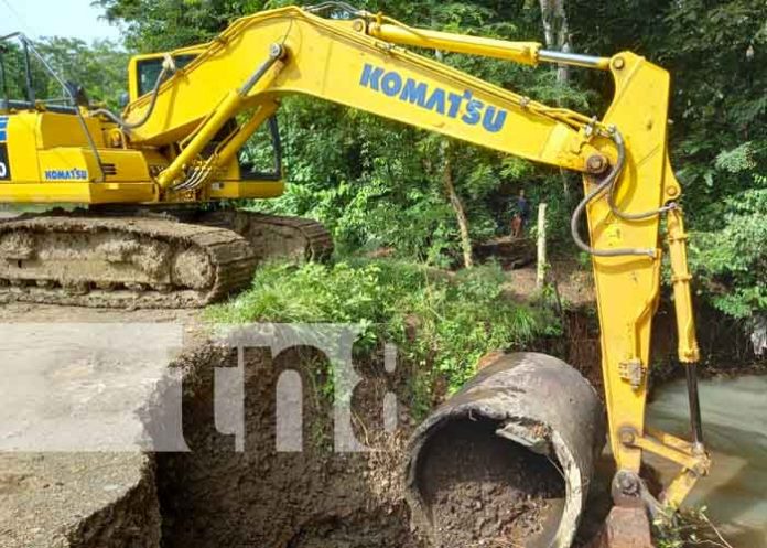 Reparación de caminos en San Carlos, Río San Juan