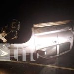 Sinvergüenzas roban llantas de camioneta abandonada en Carretera Sur Vehículo abandonado en el km 20 carretera sur