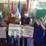 Entrega del apoyo a familias campesinas con microcréditos y bonos