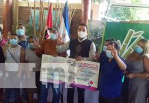 Entrega del apoyo a familias campesinas con microcréditos y bonos