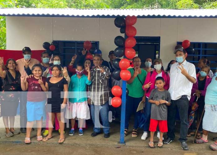 Entregan 2 casas dignas en Nandaime