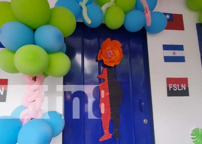 Foto: Familia del barrio Carlos Fonseca recibió una vivienda / TN8