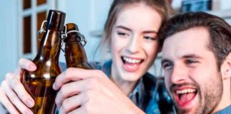 ¿Mejorar en la cama a punta de cerveza? Descubrí lo que dice la ciencia