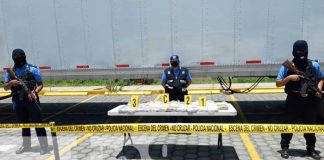 Presentación policial sobre incautación de cocaína en Chinandega