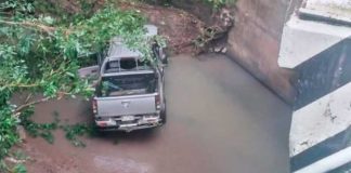 Conductor de camioneta pierde el control y se precipita a un abismo en Chontales