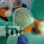 Hosp. Manolo Morales realiza jornada de cirugías de rodilla para deportistas Momento en que se hace cirugía de rodillas en el Hospital Manolo Morales