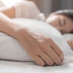 Cómo dormir cuando hace mucho calor y no tienes aire acondicionado: lo que dice la ciencia