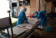 Desinfección de camillas en el Hospital San Juan de Dios