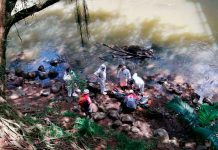 Encuentran sobre una piedra el cadáver de una mujer