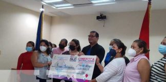 Entrega de financiamiento por parte del MEFCCA para negocios en Managua