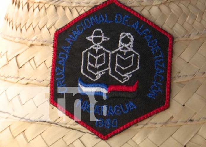 cruzada-alfabetizacion-01 Producto con una imagen representativa de la Cruzada Nacional de Alfabetización