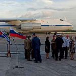 Llega a Cuba otro avión con ayuda humanitaria de Rusia Llega a Cuba vuelo con ayuda solidaria de Rusia