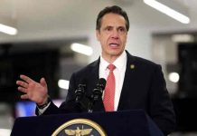 Mujer presenta denuncia penal contra Cuomo, el gobernador de NY