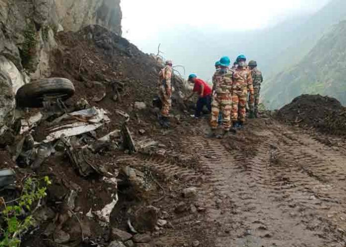 Deslizamiento de tierra deja sepultada a varias personas en la India