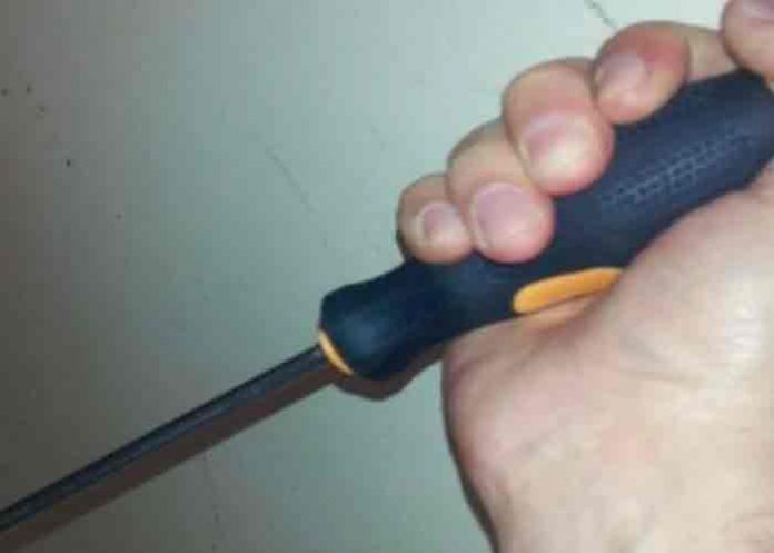 Lo asesinaron con un destornillador por no comprar una rifa, Colombia