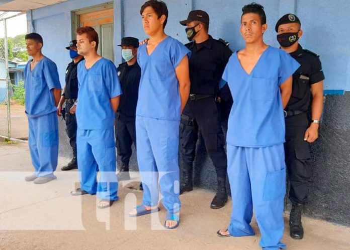 Policía Nacional presenta a los detenidos