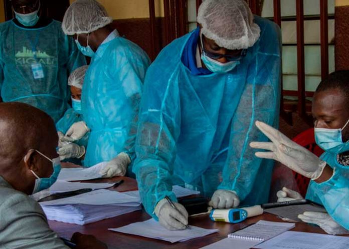 Contagio por el virus del Ébola.