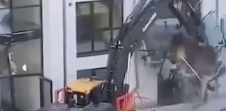 Foto: Contratista destruye un edificio que construyó porque no recibió su pago / Twitter