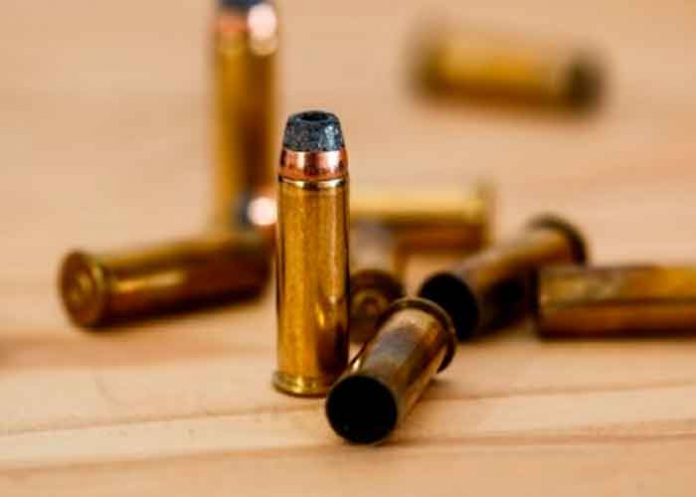 Niño de 9 años muere al ser impactado por una bala perdida mientras dormía