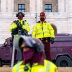 Base militar en Washington cerrada tras reportes de un hombre posiblemente armado