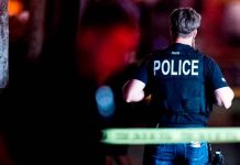Sujeto mata a tiros a inquilinos que no le pagaban la renta en Las Vegas Policía de Las Vegas en la escena del crimen