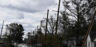 Evacuación de personas tras sufrir inundaciones por el huracán Ida