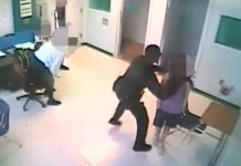 Brutal: Un policía estadounidense agarró del cuello una niña y la tiró al suelo Brutal: Un policía estadounidense agarró del cuello una niña y la tiró al suelo