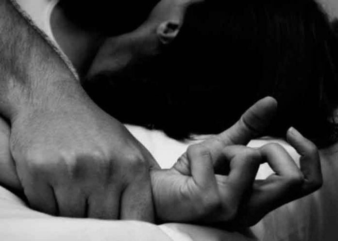 Drogan y abusan de una mujer durante ritual para 