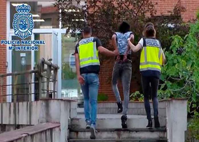 Arrestan a tres jóvenes por secuestro y violación una mujer en España