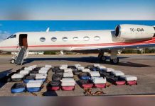 Incautan más de una tonelada de cocaína en un avión privado en Brasil Incautan más de una tonelada de cocaína en un avión privado en Brasil