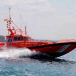 Muere decapitado tras ser arrollado su barco por un ferry en España Barco de la Guardia civil en España