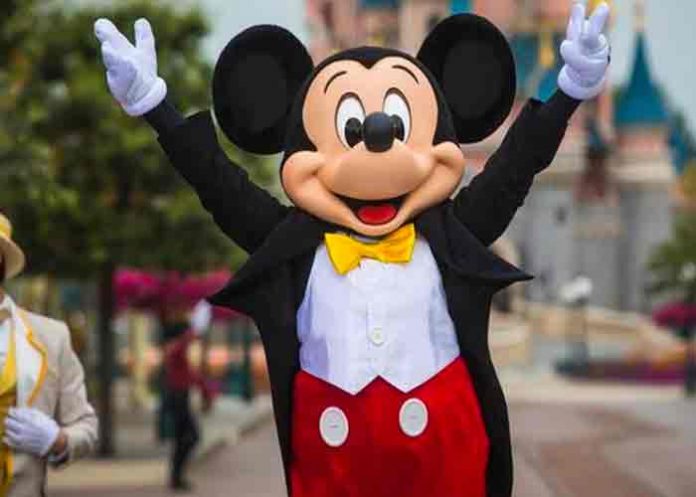 espejos-parques- ¿Por qué en los baños de los parques de Disney no hay espejos?