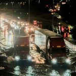 Tormentas causan apagones y cierres de carreteras en Estados Unidos
