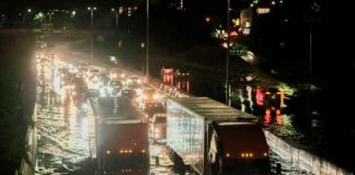 Tormentas causan apagones y cierres de carreteras en Estados Unidos