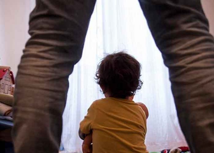 Repugnante abuso sexual de un hombre a un niño en Florida