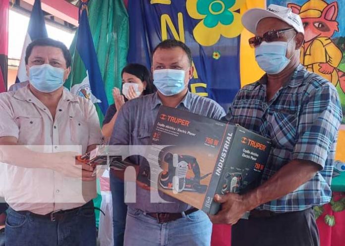 Entrega de equipos al proyecto de forestería comunitaria en el Caribe