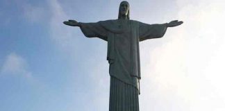 Dos franceses detenidos después de ver el amanecer sobre Cristo en Brasil