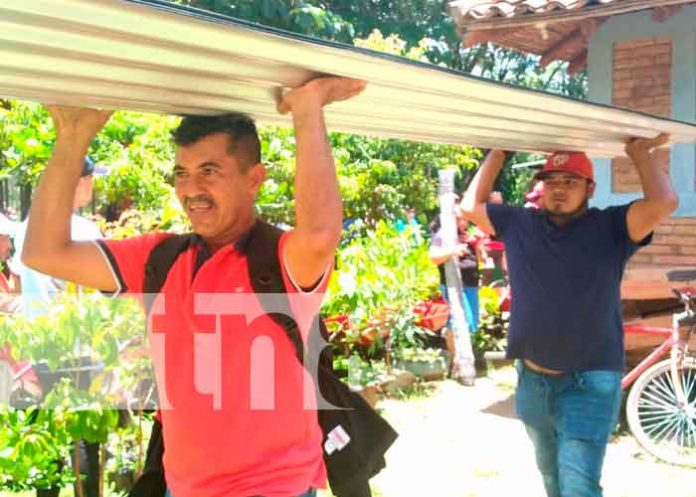 grana-001 Entrega de materiales en Granada