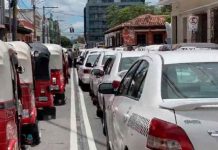 Transportistas de Guatemala realizan paro exigiendo la renuncia del presidente Transportistas de Guatemala realizan paro exigiendo la renuncia del presidente