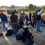 Guatemala envía a migrantes centroamericanos deportados de EE.UU. a sus países Caravana de migrantes varados en Guatemala