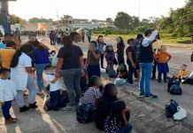Caravana de migrantes varados en Guatemala