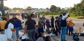 Caravana de migrantes varados en Guatemala