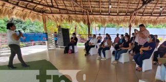 Reunión con jóvenes para que sean guían ambientales en Nicaragua