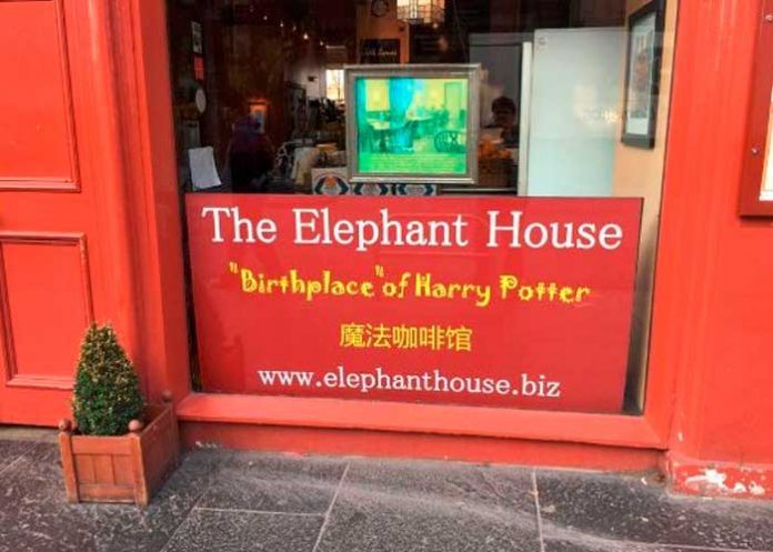 Lugar de nacimiento de Harry Potter se prende en llamas