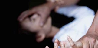 Tenebroso abuso de profesor que imitaba "50 Sombras de Grey" con estudiantes