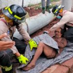 Bomberos rescatan a un anciano que cayó en alcantarilla en Tegucigalpa Bomberos rescatan a un anciano que cayó en una alcantarilla