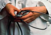 Policía tailandesa allana hospital COVID-19 por actos indecentes