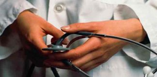 Policía tailandesa allana hospital COVID-19 por actos indecentes