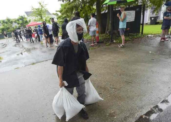La costa de Luisiana se prepara para el impacto del huracán Ida